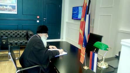 Запишување во Книгата на жалост за загинатите во авиокатастрофата Ту- 154