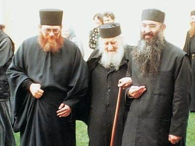 Бог е Тој што чека