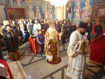 Крстопоклона Недела - Архиерејска Литургија во Довлеџик