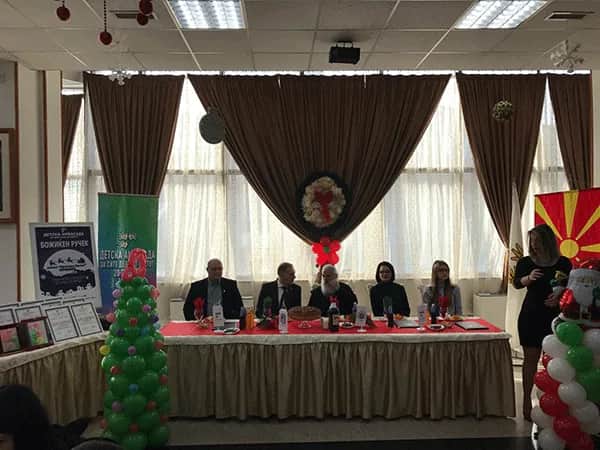 Божикен ручек за 500 деца од Македонија
