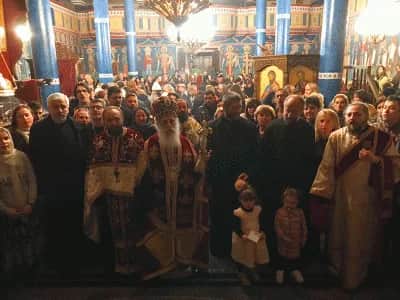 Mало повечерие со Акатист кон Пресвета Богородица