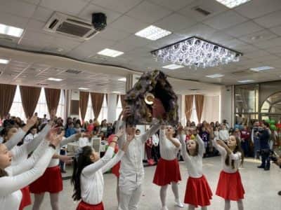 Божикна порака на Митрополитот г. Петар до децата на детската амбасада „За сите деца во светот“