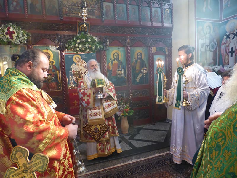 Архиерејска Божествена Литургија во Довлеџик