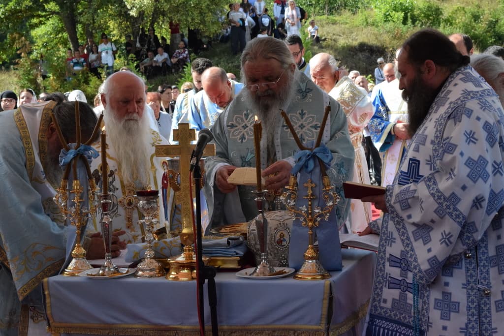 † ПРОСЛАВЕН 50-ГОДИШНИОТ ЈУБИЛЕЈ НА МПЦ-ОА И ДЕБАРСКО-КИЧЕВСКАТА ЕПАРХИЈА