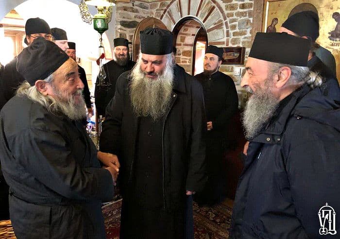 „Свештеникот не е намесник Божји на Земјата, туку Негов послушник“ - Старец Григориј Зумис