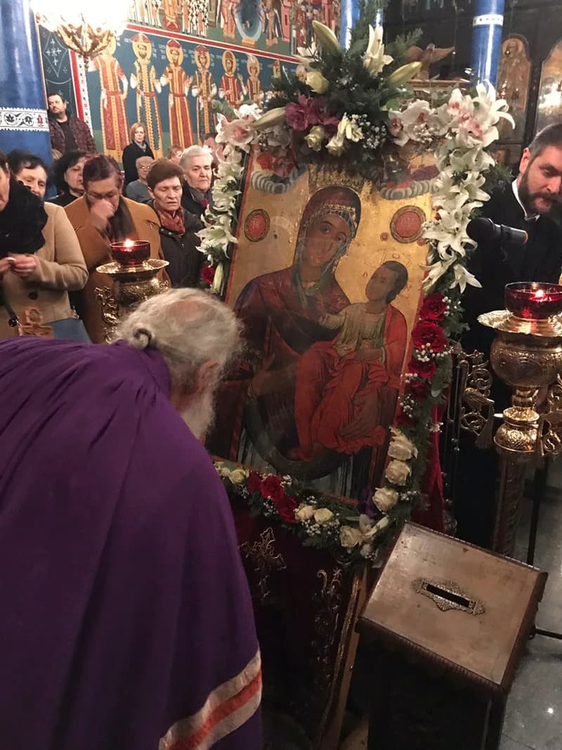 Mало повечерие со Акатист кон Пресвета Богородица
