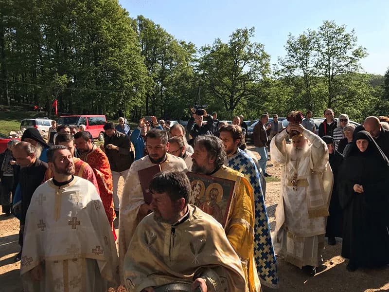 Осветување на манастирскиот храм на Свети Апостол Петар - Смилево