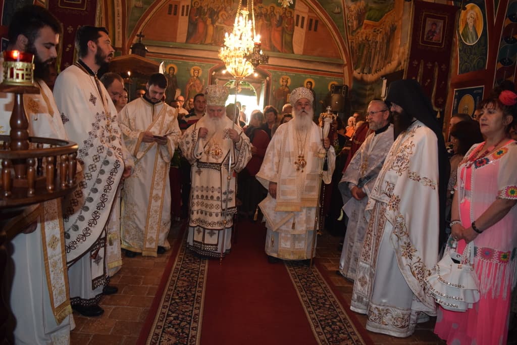 Недела на Сите Светии - Света Архиерејска Литургија во Лешани