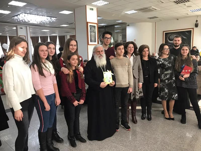 Божикен ручек за 500 деца од Македонија