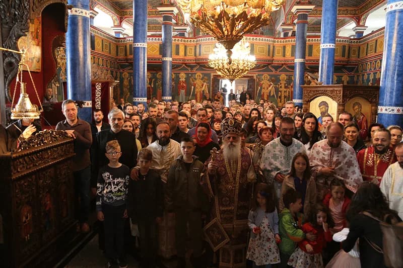 Велика Сабота - Света Архиерејска Василиева Литургија во храмот „Рождество на Пресвета Богородица“, во Битола