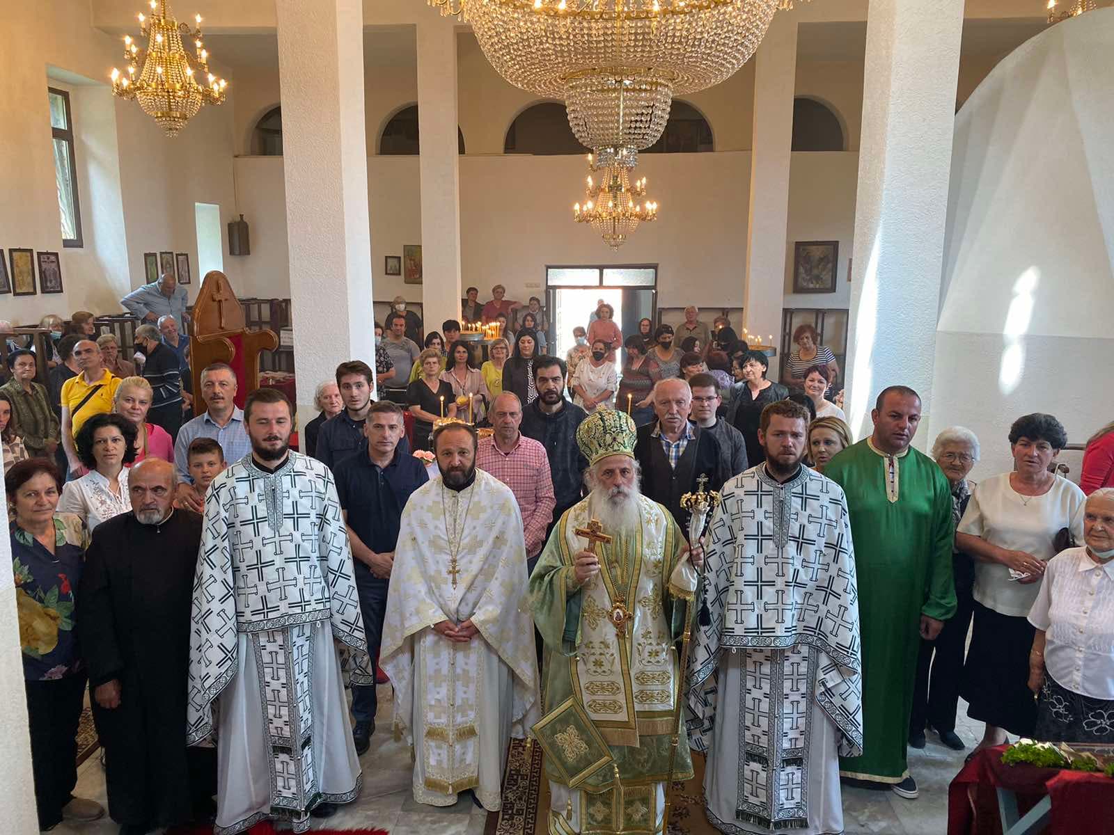 Втор ден Духовден – Света Архиерејска Литургија во храмот „Света Троица“ во Крушево