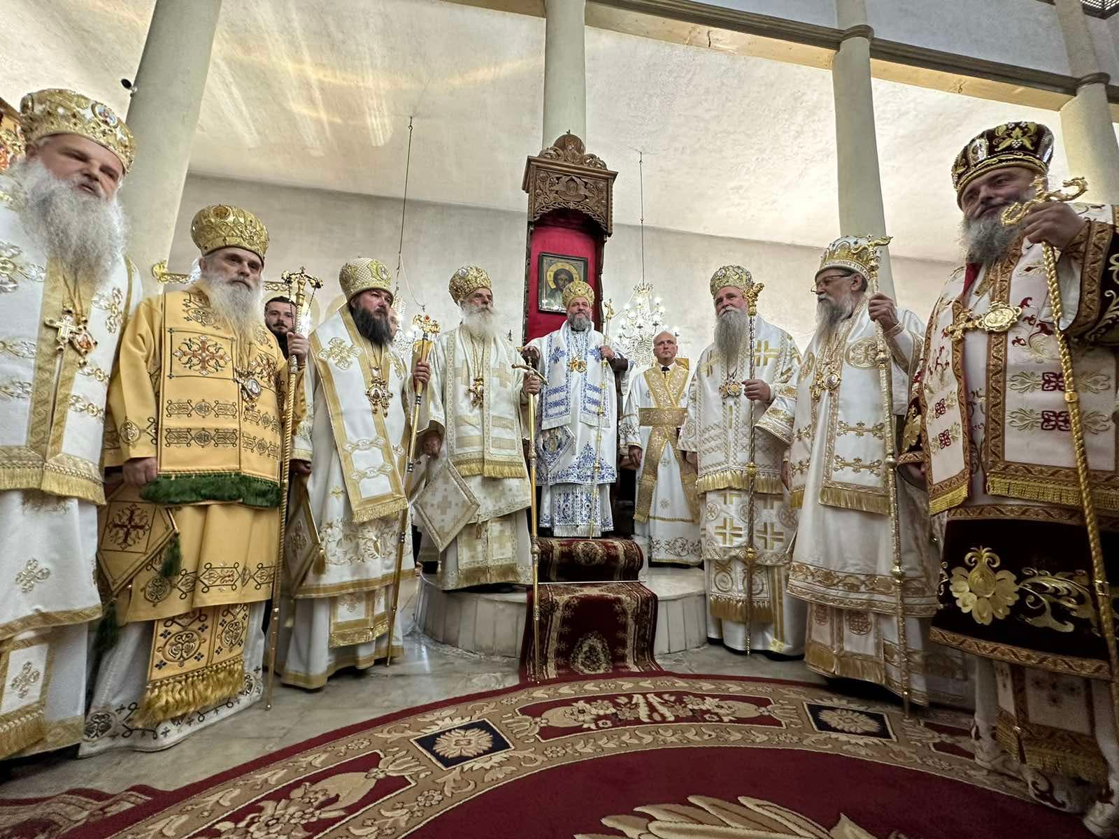 Архиерејска Божествена Литургија и востоличување на митрополитот Крушевско-демирхисарски г. Јован во Крушево