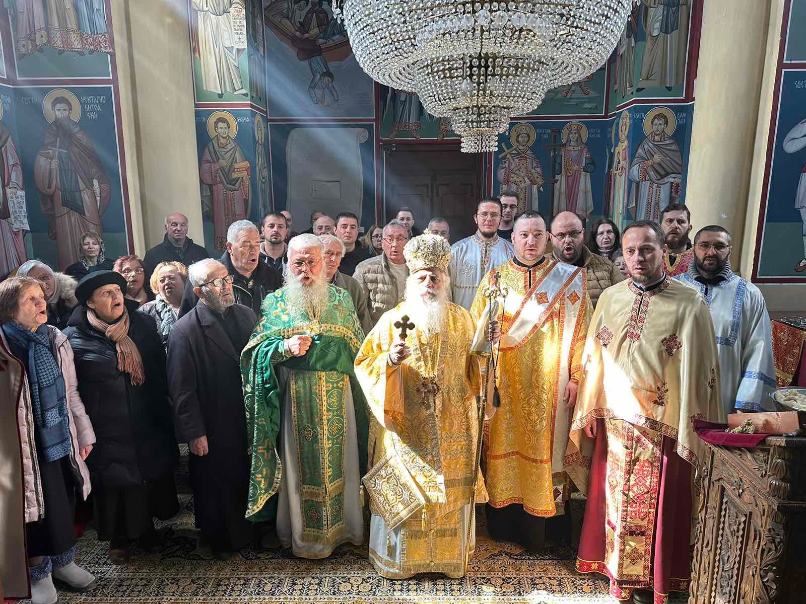 Света Архиерејска Литургија во храмот „Свети Архангел Гаврил“, Довлеџик