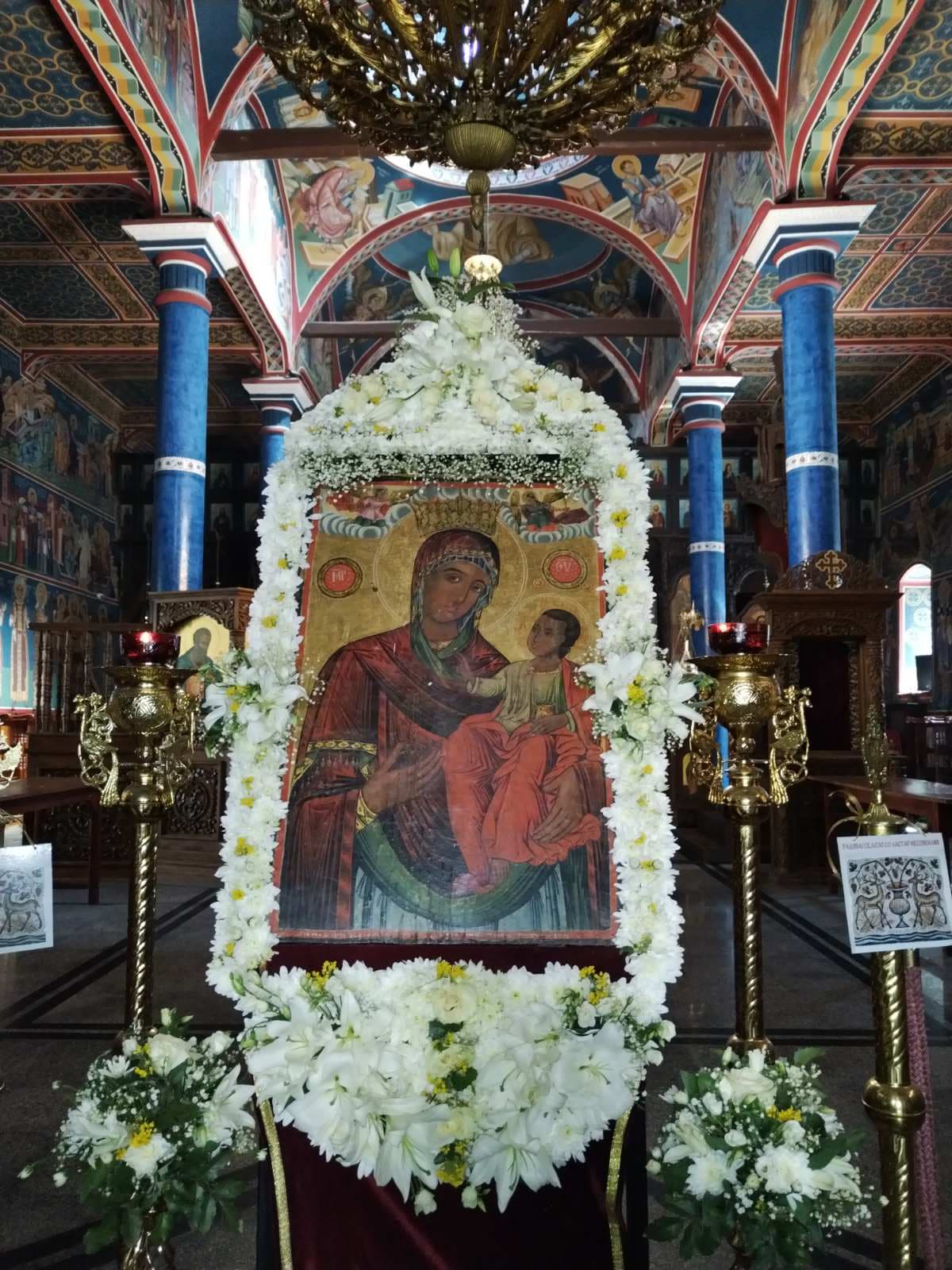 Акатист кон Пресвета Богородица