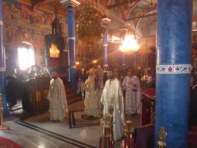 Велики Четврток со Елеосвештение во храмот „Св. Богородица“ во Битола