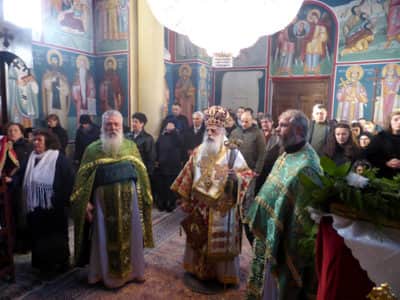 Архиерејска Божествена Литургија во Довлеџик