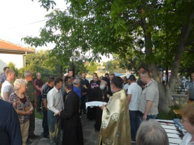 Прв ден Духовден - Мало Повечерие во манастирот Света Троица