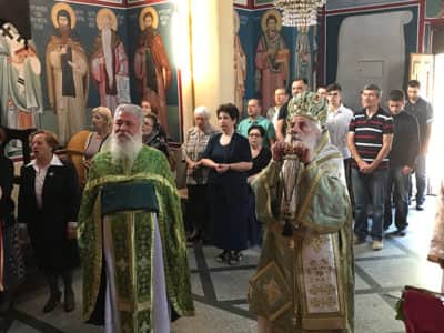 Архиерејска Литургија во Довлеџик