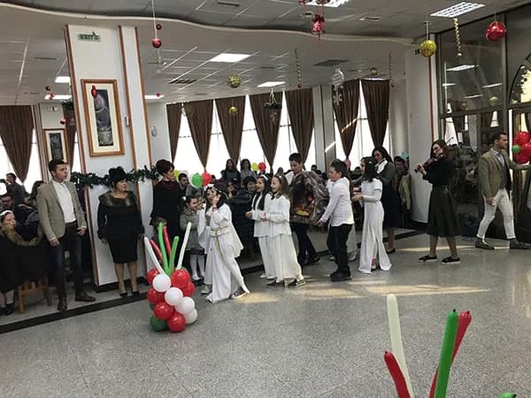 Божикен ручек за 500 деца од Македонија