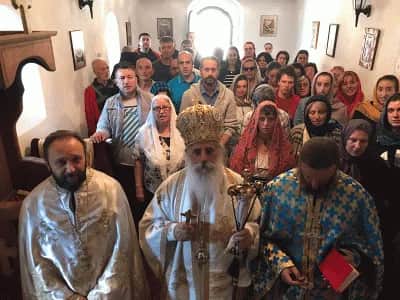 Седумнаесетта недела по Педесетница – Архиерејска Литургија во манастирот „Свети Апостоли Петар и Павле“, во Црнеец