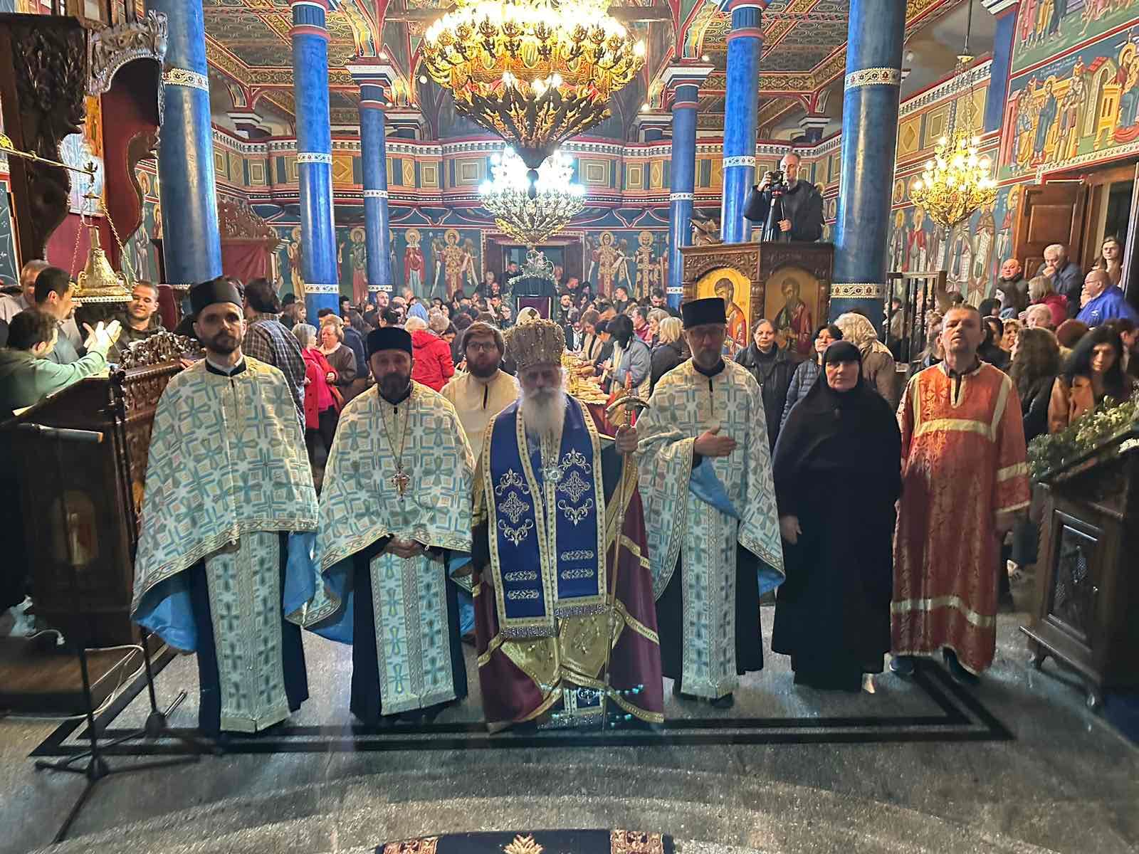 Mало повечерие со Акатист кон Пресвета Богородица