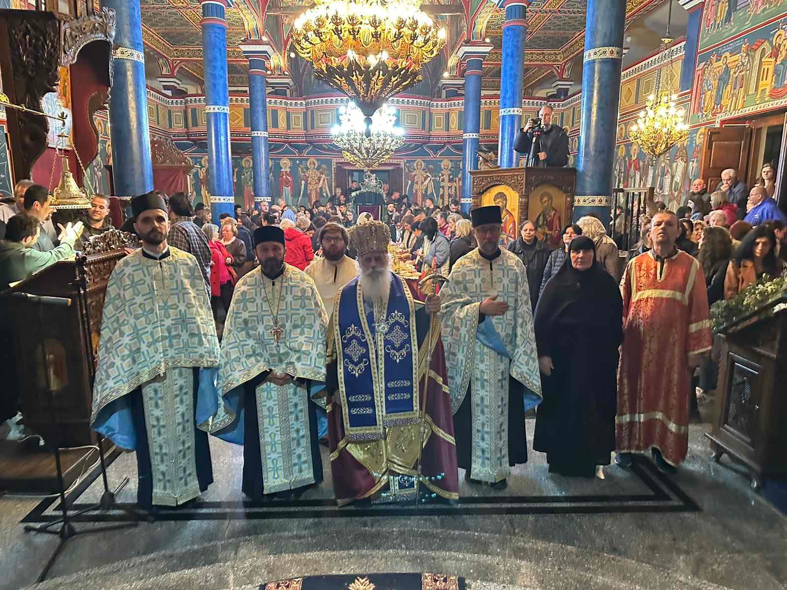 Mало повечерие со Акатист кон Пресвета Богородица