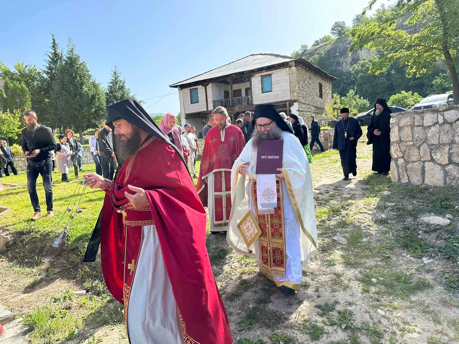 Пренос на моштите на Свети Николај Мирликиски – Божествена Литургија во Мариово