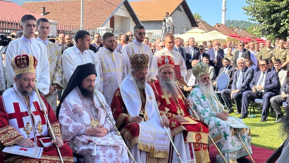 Митрополитот Преспанско-пелагониски Петар сослужуваше со Српскиот Патријарх Порфириј во Босна и Херцеговина