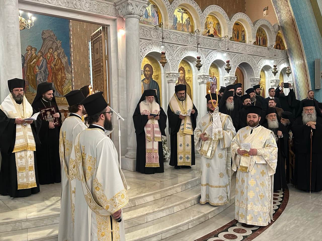 Погребение на Албанскиот Архиепископ Анастасиј