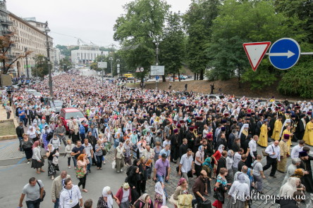 209367.b 20 000 луѓе на улиците на Киев, на литијата за свети Владимир, крстителот на Русија