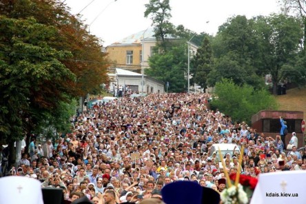 209382.b 20 000 луѓе на улиците на Киев, на литијата за свети Владимир, крстителот на Русија