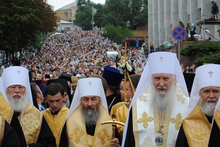 209387-p 20 000 луѓе на улиците на Киев, на литијата за свети Владимир, крстителот на Русија