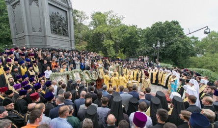 krestnyi_hod_uptc_sviatoi_kniaz_vladimir_09 20 000 луѓе на улиците на Киев, на литијата за свети Владимир, крстителот на Русија