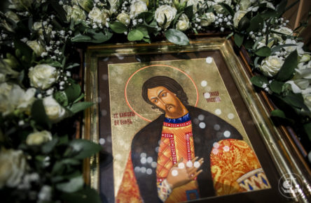 Околу 100 илјади верници му оддадоа почит на споменот на Свети Александар Невски