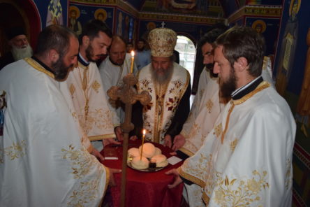 † ПРОСЛАВЕН 50-ГОДИШНИОТ ЈУБИЛЕЈ НА МПЦ-ОА И ДЕБАРСКО-КИЧЕВСКАТА ЕПАРХИЈА
