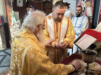 Света Архиерејска Литургија во храмот „Свети Архангел Гаврил“, Довлеџик